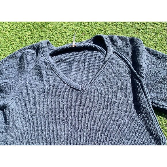 Free People WEST COAST blue Asymmetrical V NECK Sweater sz M - Picture 4 of 7